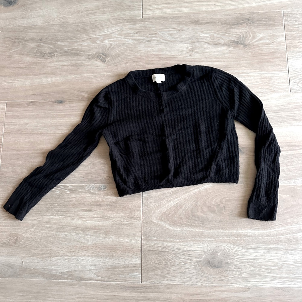 SOFT BLACK SWEATER